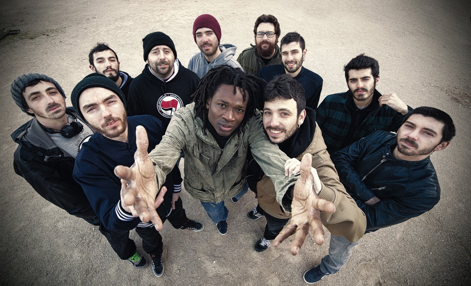 La Raíz Medley | A la sombra de la sierra - Entre poetas y presos - Nos volveremos a ver partitura gratis en pdf partitura de charanga arreglos para charanga Txaranga